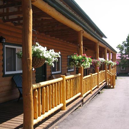 Adventure Inn Ely Bagian luar foto