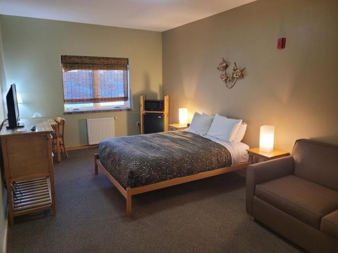 Adventure Inn Ely Bagian luar foto