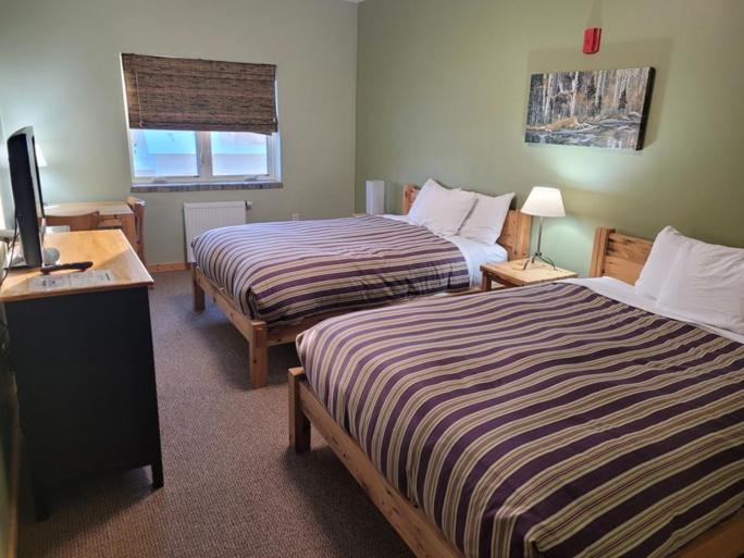 Adventure Inn Ely Bagian luar foto