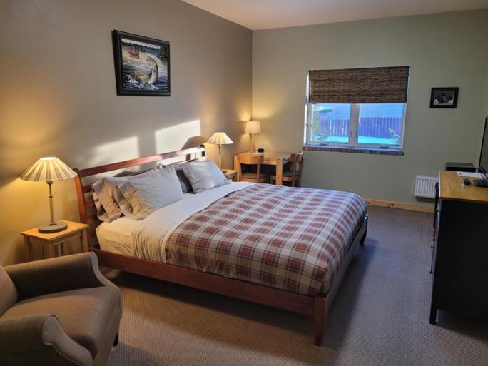 Adventure Inn Ely Bagian luar foto