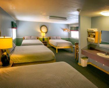 Adventure Inn Ely Bagian luar foto