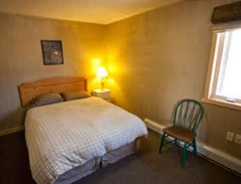 Adventure Inn Ely Bagian luar foto