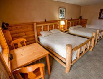 Adventure Inn Ely Bagian luar foto