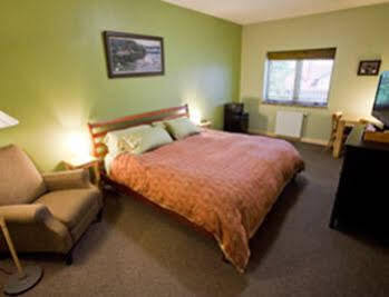 Adventure Inn Ely Bagian luar foto